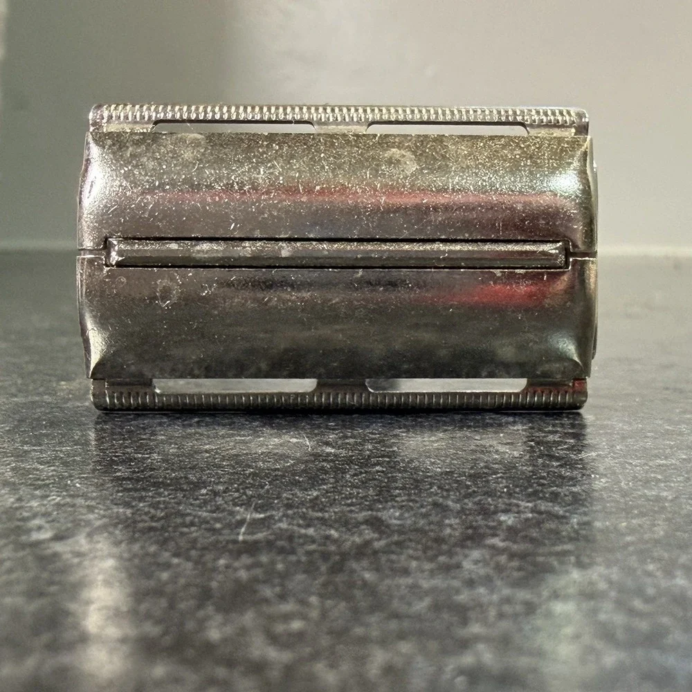 Gillette 1978 Y2 Twist To Open Double Edge Black Safety‎ Razor